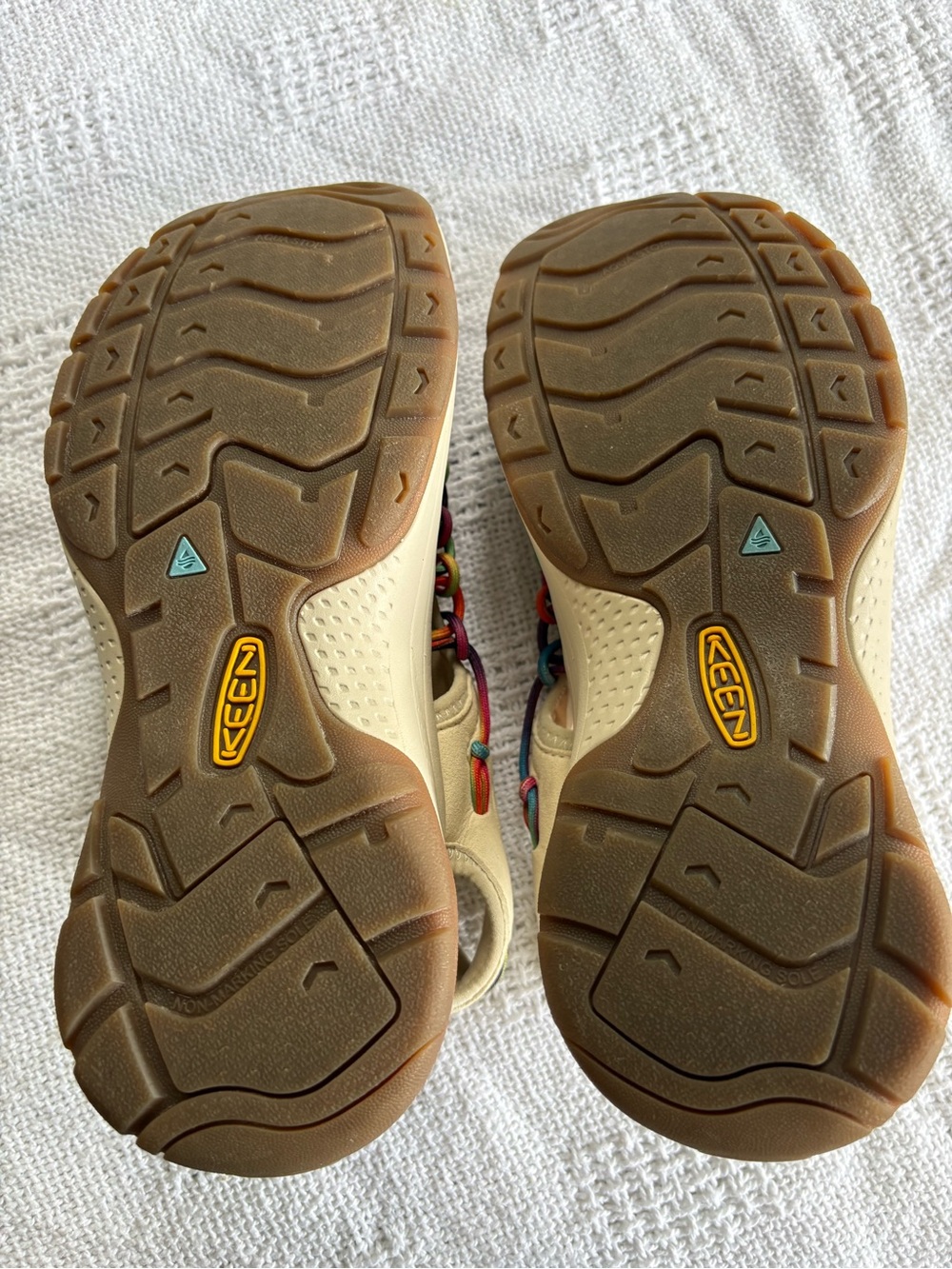 Keen Uneek Women’s Sandals Birch/Rainbow Bungee Cord- Size 10W Like New - Picture 5 of 7